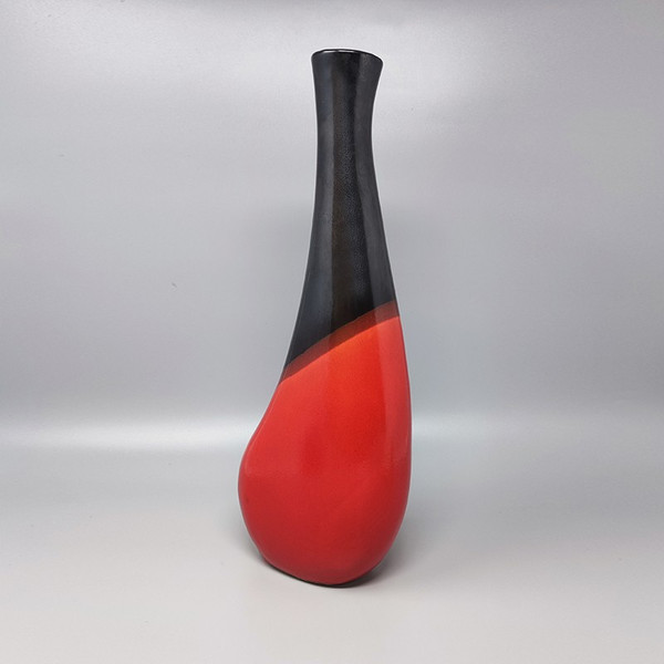 1970 Magnifique grand vase rouge par Marei Ceramic. Fabriqué en Allemagne