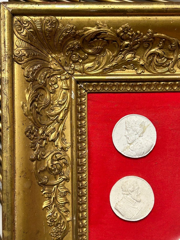 Large Frame With Medallions Of The Kings Of France - Plaster - empire - restoration