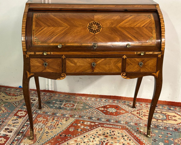 Beautiful Cylinder Desk In Louis XV Marquetry From the 18th Century