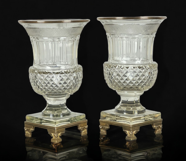 PAIR OF ANTIQUE 19th C. BACCARAT VASES IN MEDICIS SHAPE IN CUT CRYSTAL