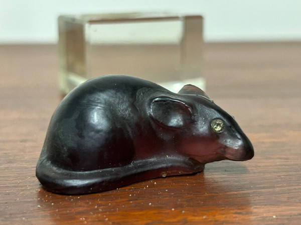 Kleine Skulptur Maus Aus Granatglas Um 1920