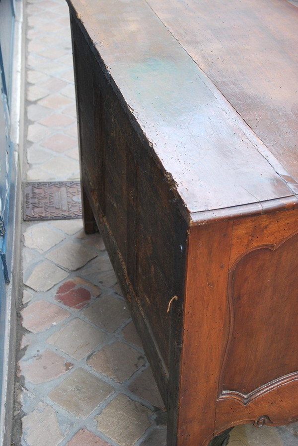 Beautiful Walnut Chest of Drawers Nimes, 18th century