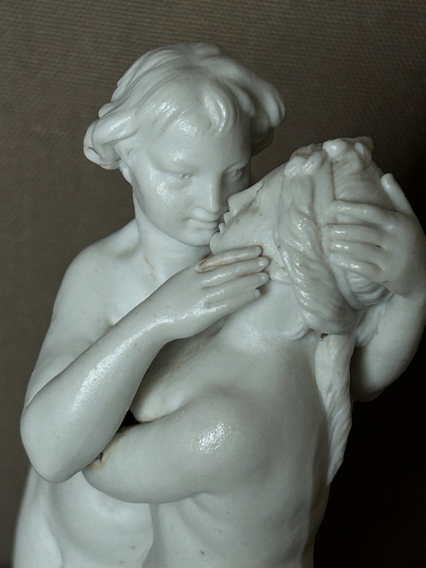 Amour Et Psyché - 18th Century Porcelain Biscuit Sculpture