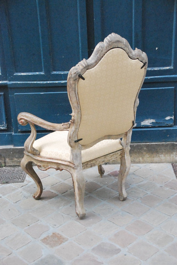 Venice , Large 18th century ceremonial armchair with frame