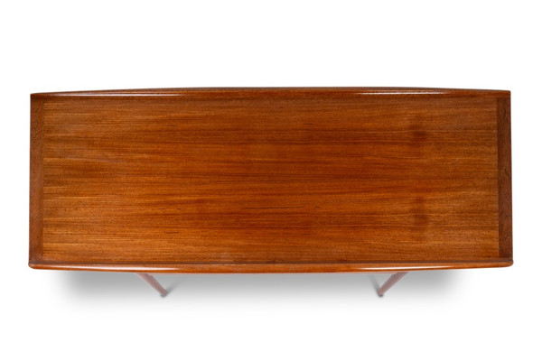 Grete Jalk pour Glostrup. Table basse « GJ106 » en teck. Années 1960.