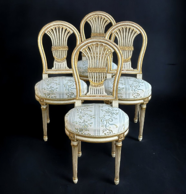 Suite De Quatre Chaises Montgolfières De Style Louis XVI - Bois Laqué Et Doré