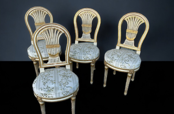 Suite De Quatre Chaises Montgolfières De Style Louis XVI - Bois Laqué Et Doré