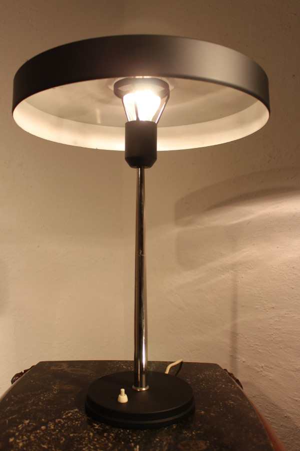 Lampe des années 1970 de Louis kalff