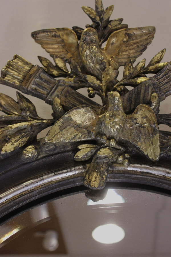 Ovaler Hochzeitsspiegel, Vogelpaar, Blattgold und Patina, abgeschrägtes Glas 65 x 109 cm