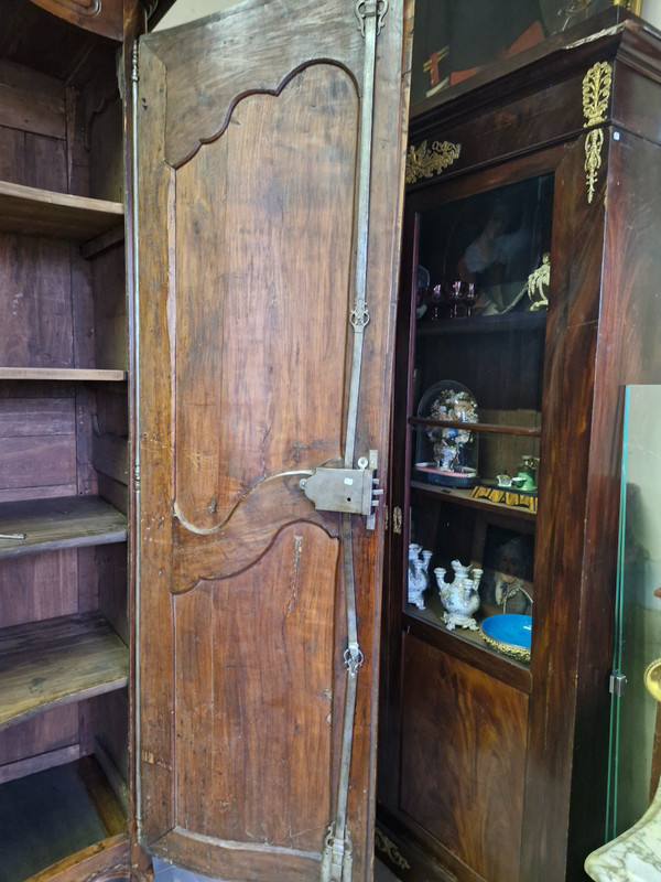 18th century, curved cabinet Rhône Valley Louis XV