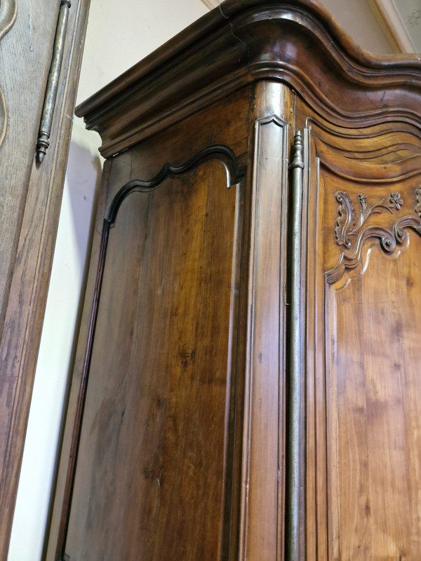 18th century, curved cabinet Rhône Valley Louis XV