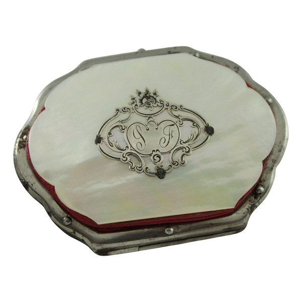 Purse, or box, in mother-of-pearl with monogrammed cartridge late 19th century