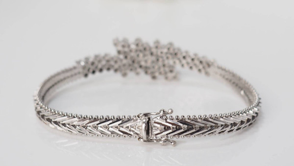 Luxury bracelet in white gold and diamonds