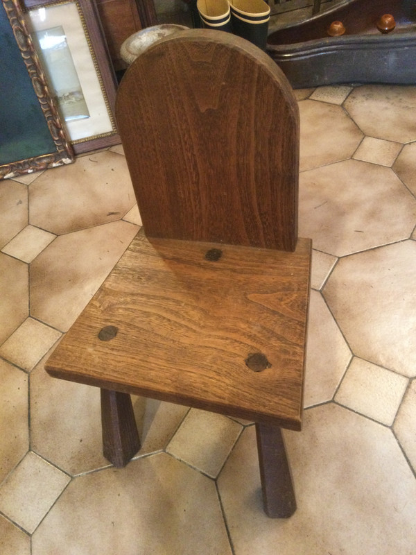 Small tripod chair