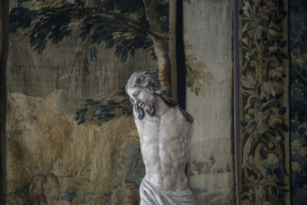 Grande Cristo in legno intagliato in policromia, fine del XVII secolo.