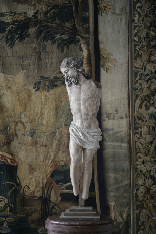 Grande Cristo in legno intagliato in policromia, fine del XVII secolo.