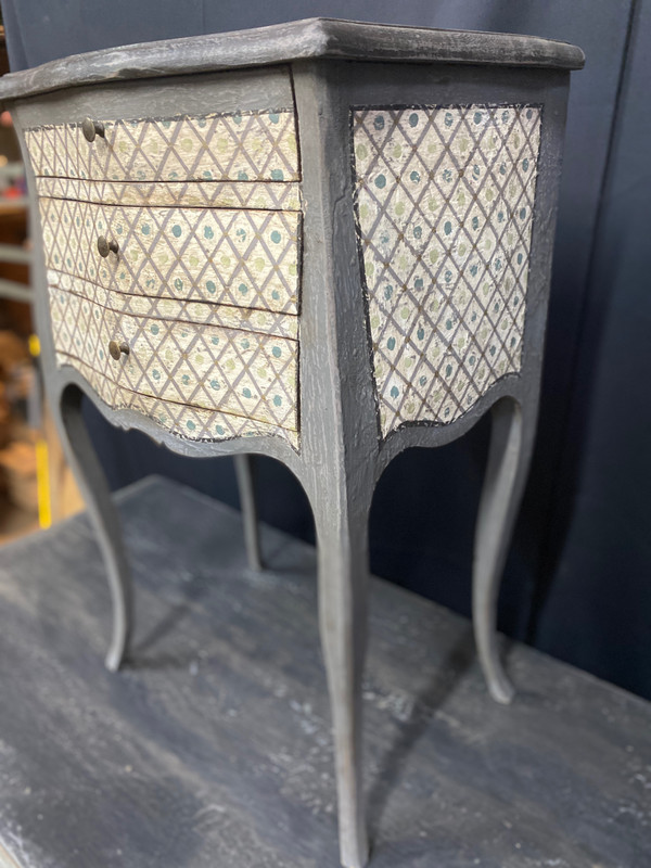 1930s Louis XV "entre deux galbée" chest of drawers with patina finish