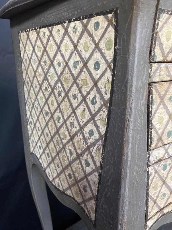 1930s Louis XV "entre deux galbée" chest of drawers with patina finish