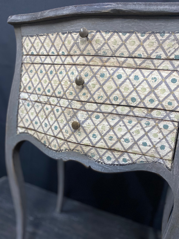 1930s Louis XV "entre deux galbée" chest of drawers with patina finish