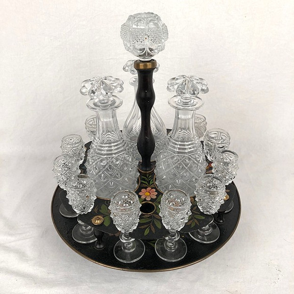 Cabaret à liqueur in 19th century painted sheet metal, carafes and glasses attributed to the Le Creusot crystal works