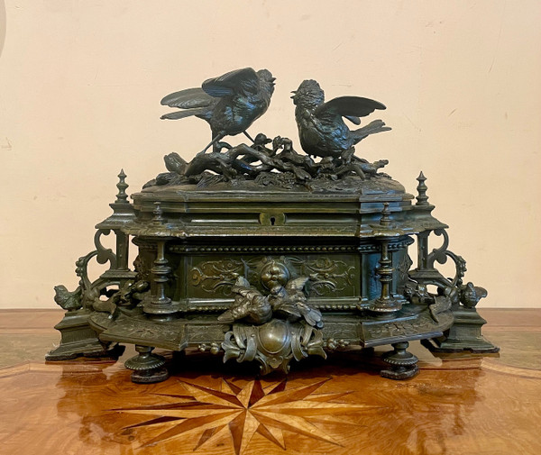 Coffret en bronze signé Jules Moigniez (1835 - 1894)