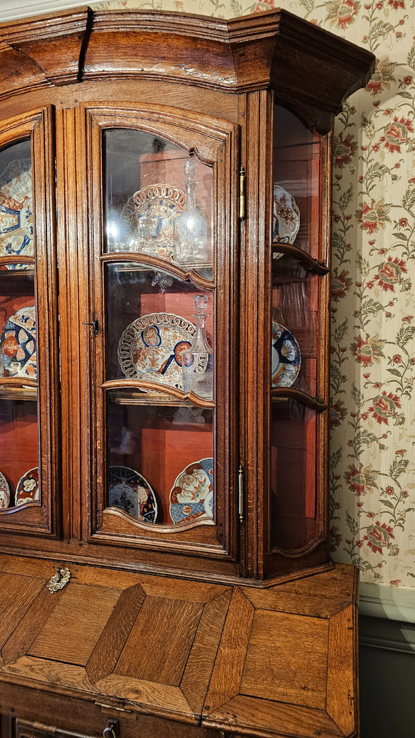 Grand Buffet Scriban Vitré, 18th Century Flanders.