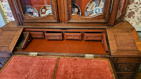 Grand Buffet Scriban Vitré, 18th Century Flanders.