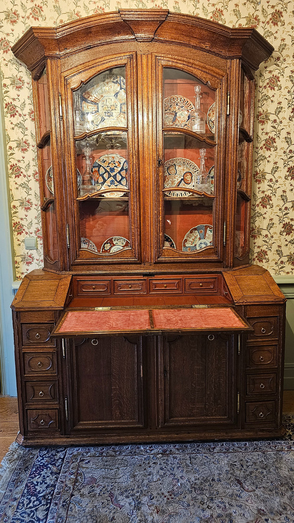 Grand Buffet Scriban Vitré, 18th Century Flanders.