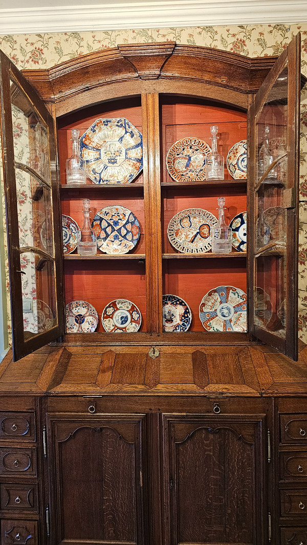 Grand Buffet Scriban Vitré, 18th Century Flanders.