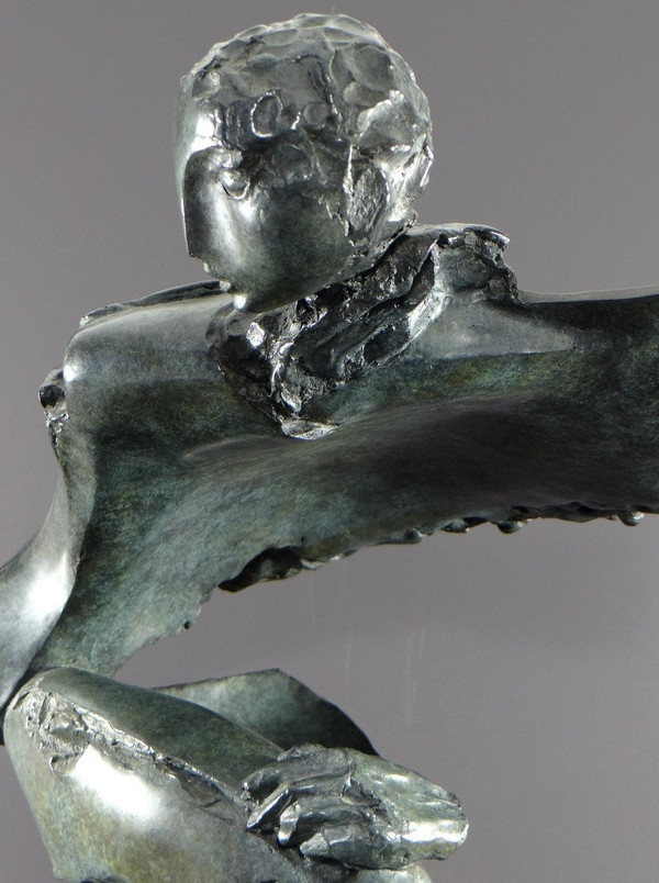 Bernard Vié (nato nel 1947), Statua in bronzo "Il giovane e l'uccello".