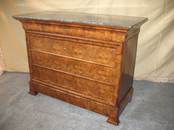 Commode époque Restauration en noyer et ronce de noyer à 5 tiroirs époque 19ème