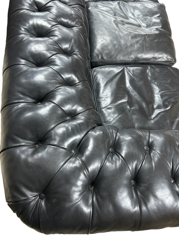 Grand Et Ancien Canapé Chesterfield En Cuir Quatre Places Début XXéme Siècle L 260 Cm