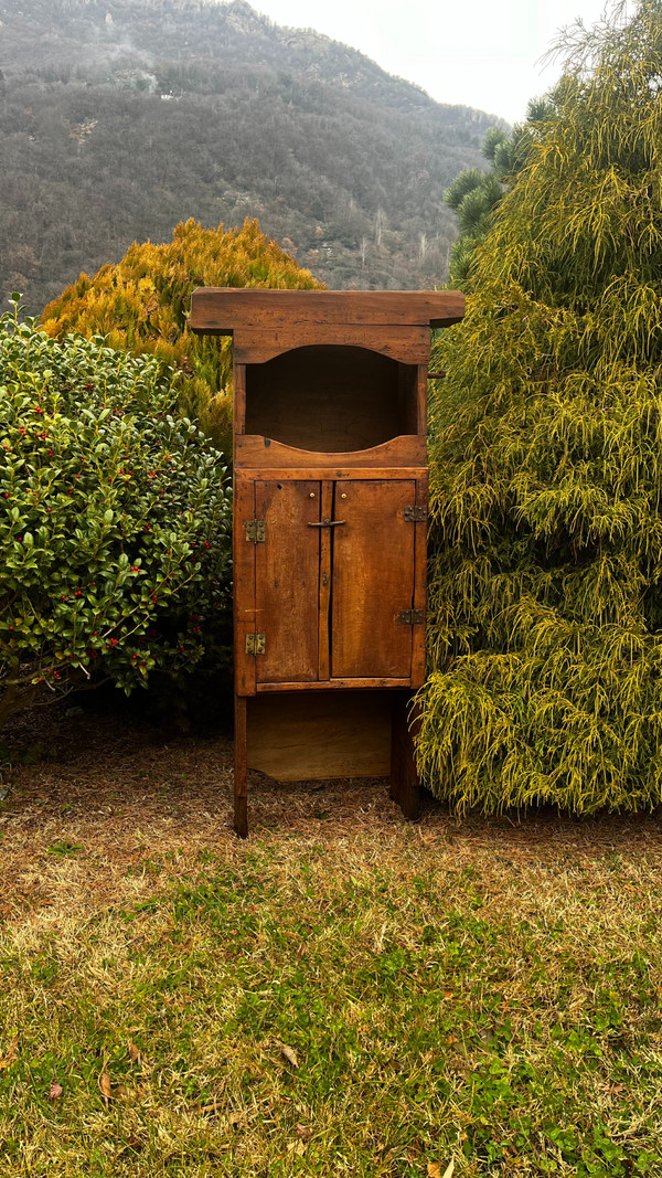 Brutalistischer Schrank 1700 in Weißbuche