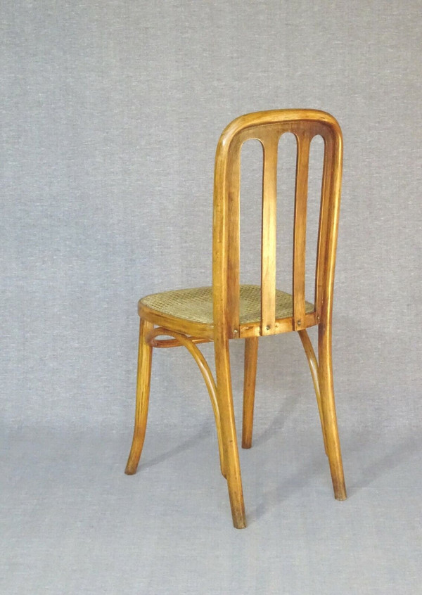 Chaise Thonet N°391 XV de 1925 cannée , teinte noyer