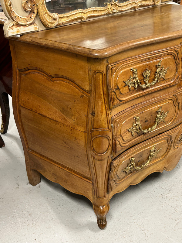 Louis XV walnut chest of drawers 18th century