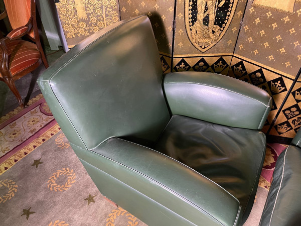 Paire De fauteuils Club cuir vert Numérotée Poltrona Frau 1970