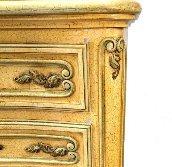 Antique Venetian Green and Gold Lacquered Rocaille Commode. Italian work from the 20th century