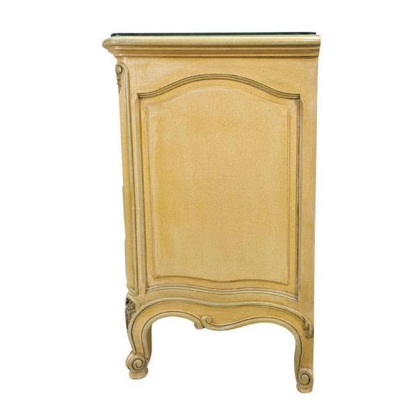 Antique Venetian Green and Gold Lacquered Rocaille Commode. Italian work from the 20th century