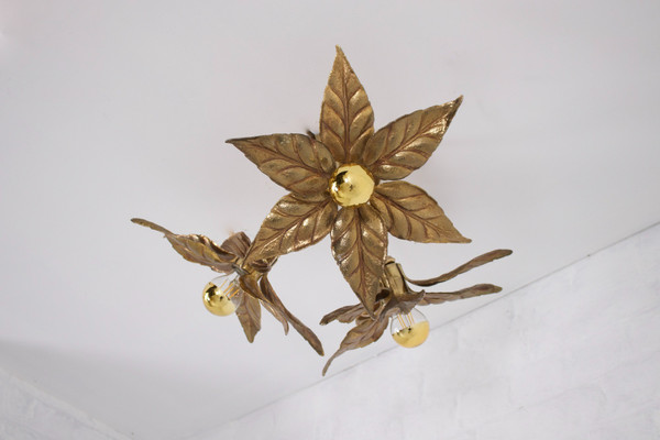 Willy Daro flower ceiling light.