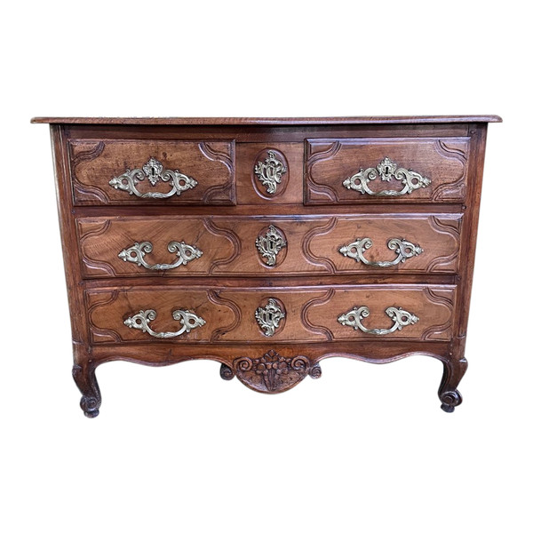 Louis XV period Parisian chest of drawers