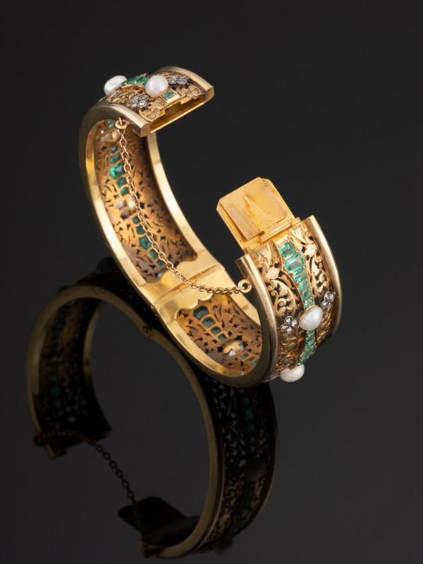 Beaumont & Cie,: Bangle Bracelet Adorned with Emeralds, Diamonds and Fine Pearls