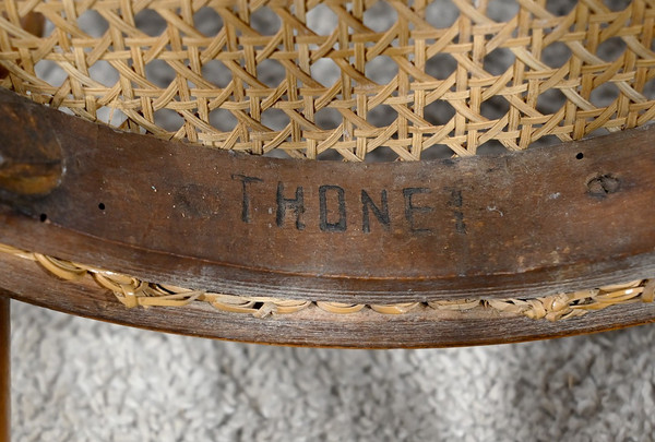 Kinderhochstuhl aus gebogener Buche, gestempelt Thonet – Anfang des 20. Jahrhunderts