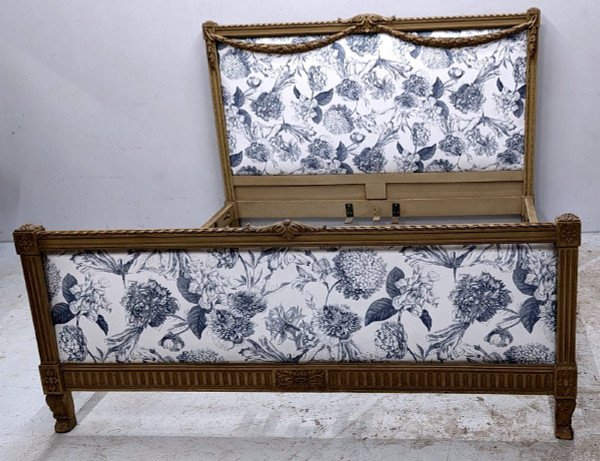 Louis XVI Style Bed In Trianon Lacquer Decorated With Garlands Upholstered With New