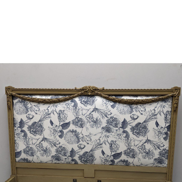 Louis XVI Style Bed In Trianon Lacquer Decorated With Garlands Upholstered With New