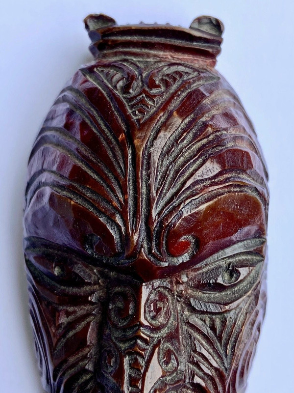 Neuseeland, Maori-Volk, 1930er/1950er Jahre, Miniatur-Holzmaske „koruru Parata“.