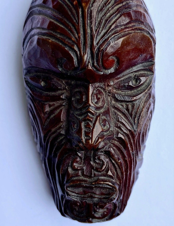 Neuseeland, Maori-Volk, 1930er/1950er Jahre, Miniatur-Holzmaske „koruru Parata“.