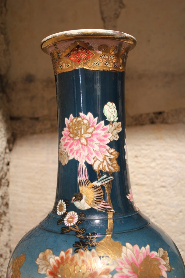 Pair of earthenware vases with blue background of birds and flowers Japan, Satsuma, circa 1900