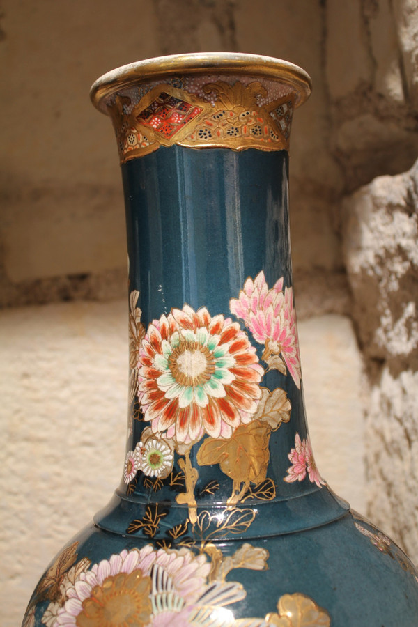 Pair of earthenware vases with blue background of birds and flowers Japan, Satsuma, circa 1900