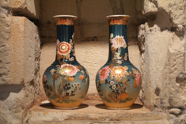 Pair of earthenware vases with blue background of birds and flowers Japan, Satsuma, circa 1900