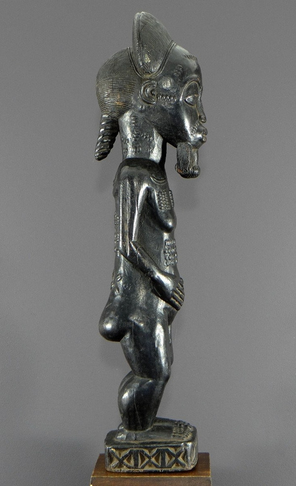 Elfenbeinküste, Baoulé-Volk, ca. 1950, große „Waka Sona“-Statue, maskulines Schönheitsideal.